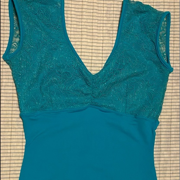 Ladies size extra-small dance leotard - Picture 2 of 3